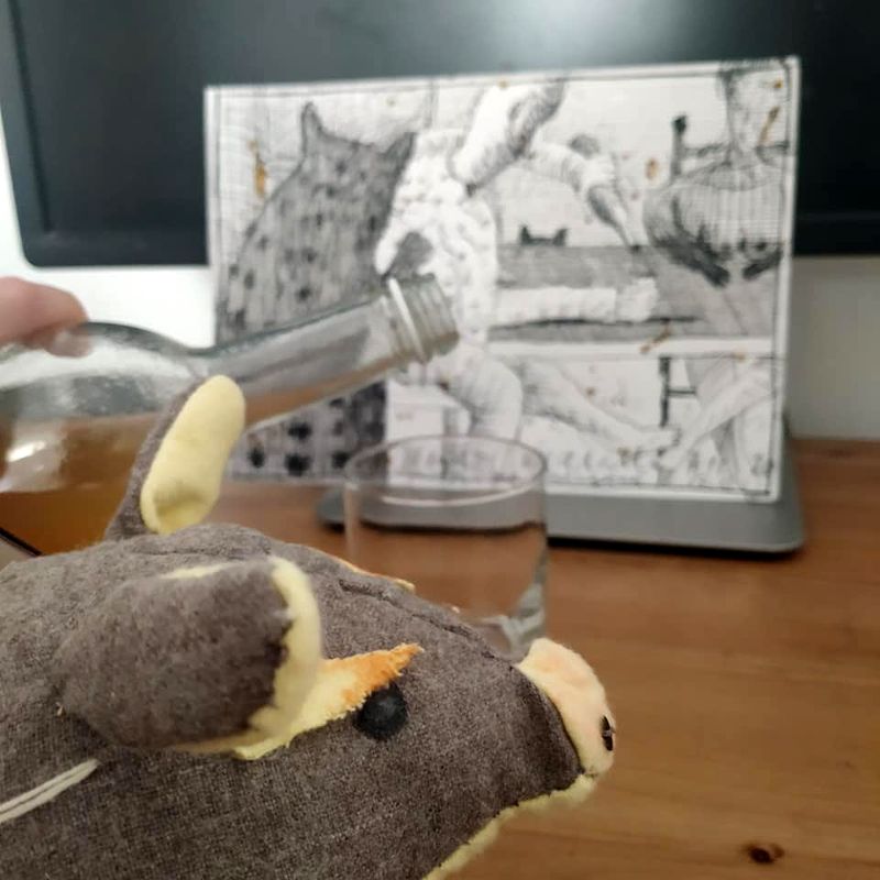 «Наливаю за то, что награда наконец нашла героя». «Наливаю за то, что награда наконец нашла героя».