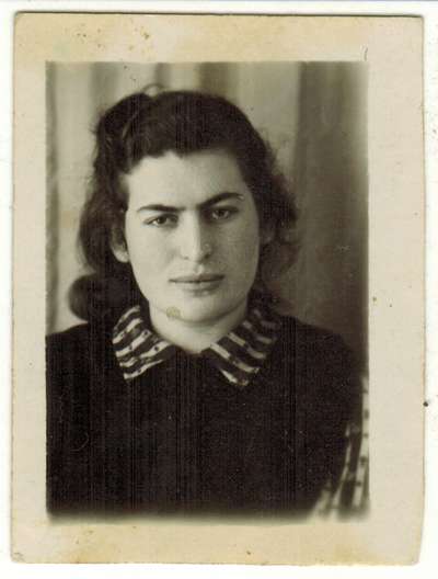 «Моим любимым самым мамочке и папочке от дочки. 30/ХI - 48, Москва»